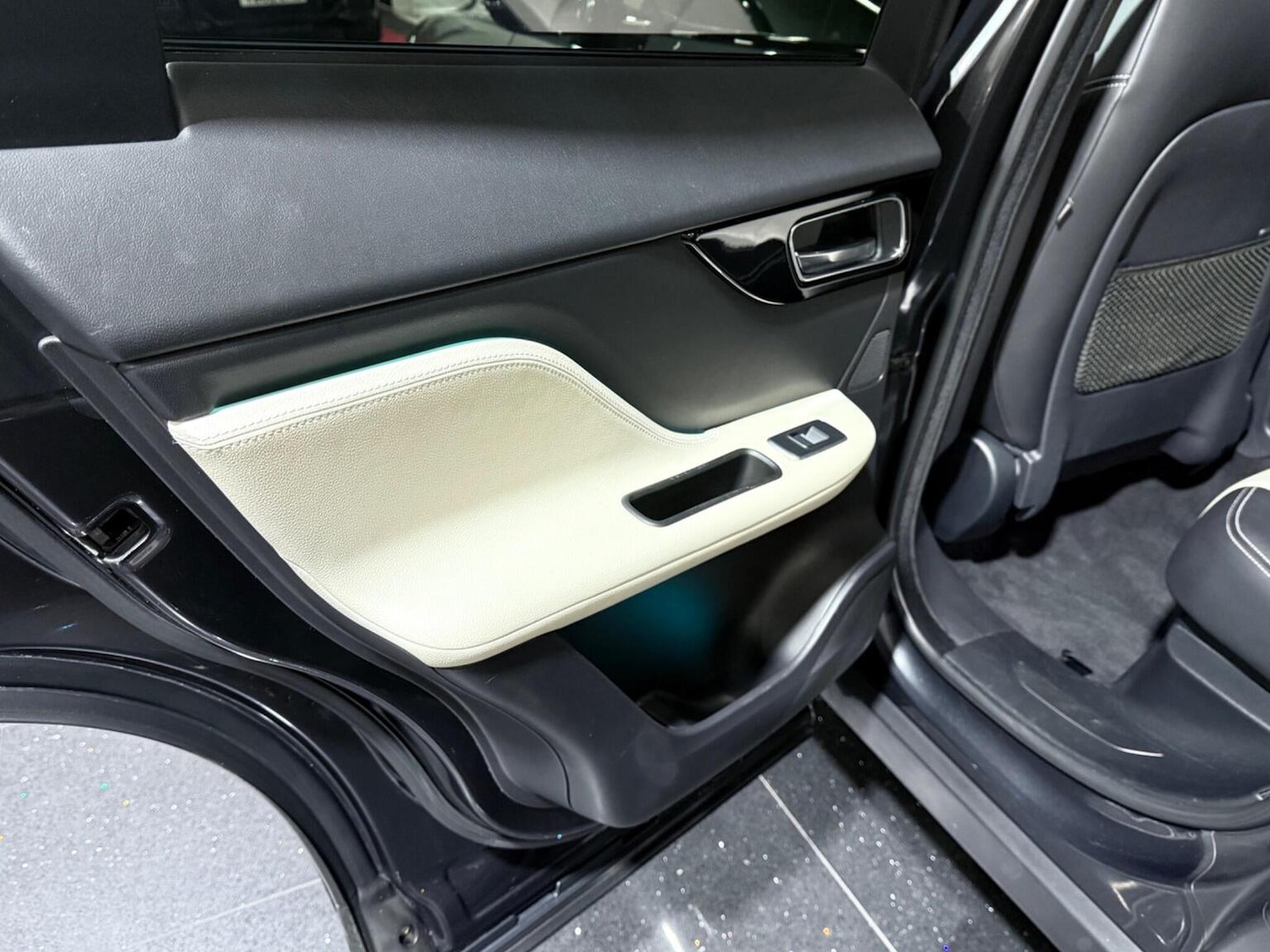 Used Jaguar F-Pace 2018 for sale - 77052980: Photo 60