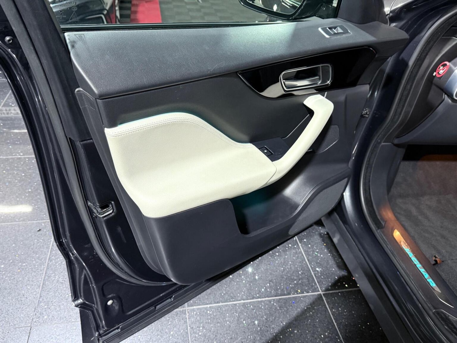 Used Jaguar F-Pace 2018 for sale - 77052980: Photo 61