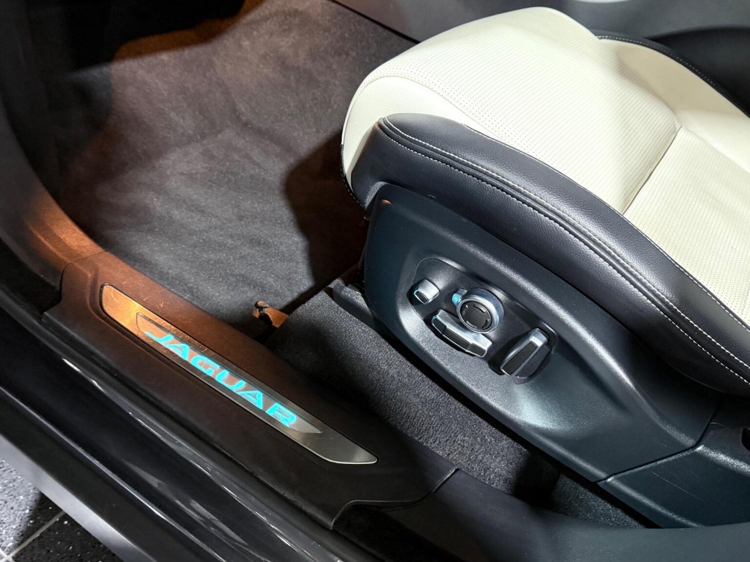 Used Jaguar F-Pace 2018 for sale - 77052980: Photo 7