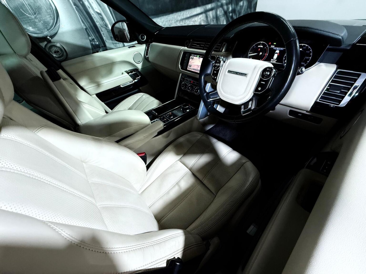 Used Land Rover Range Rover 2015 for sale - 77096953: Photo 11