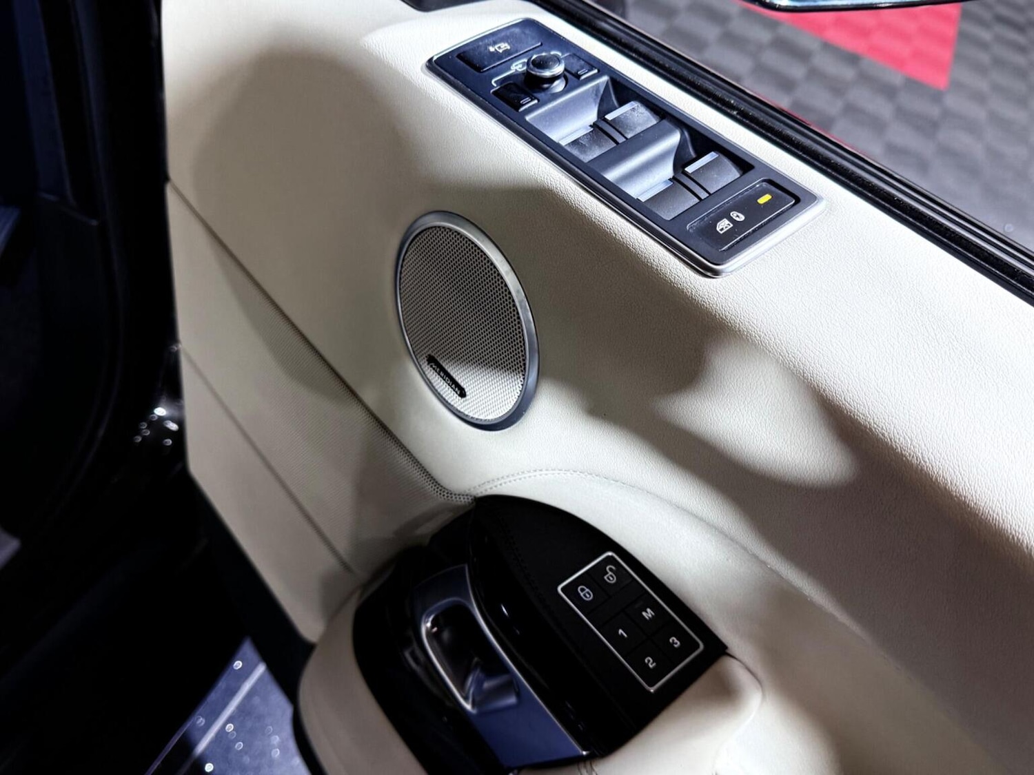 Used Land Rover Range Rover 2015 for sale - 77096953: Photo 51