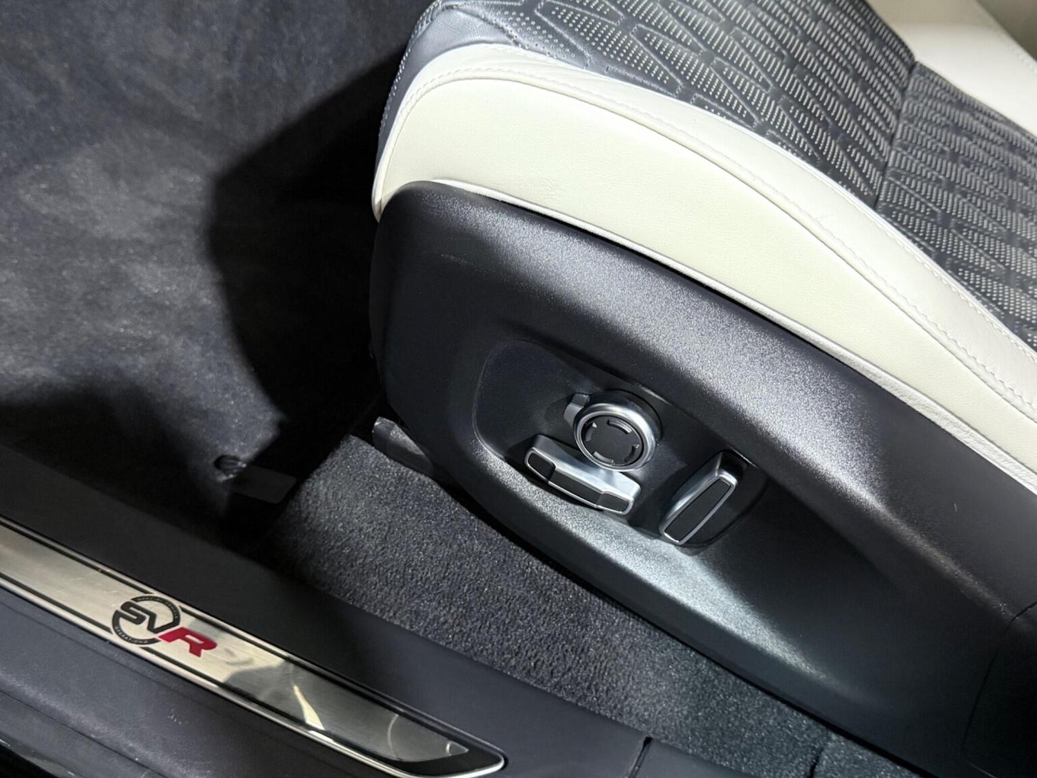 Used Jaguar F-Pace 2021 for sale - 77906421: Photo 7