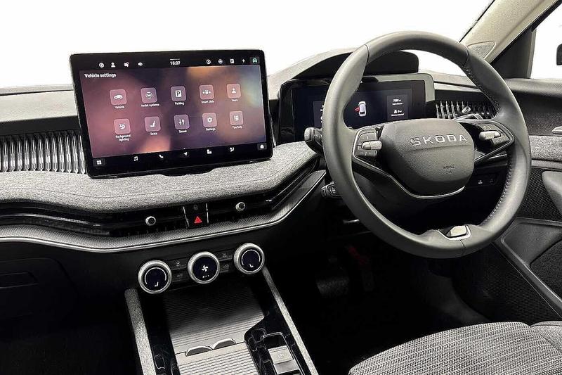 Used Skoda Superb 2025 for sale - 76718917: Photo 2