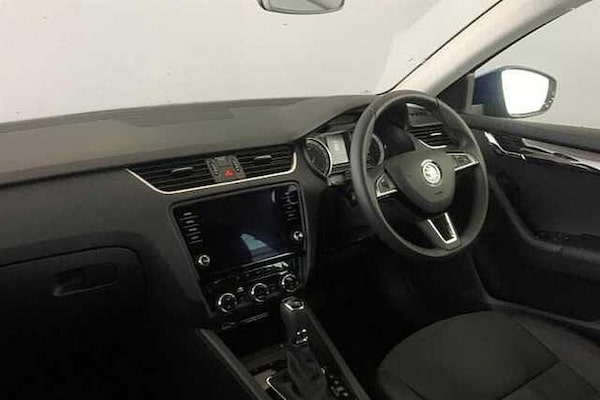 Used Skoda Octavia 2020 for sale - 76234823: Photo 2