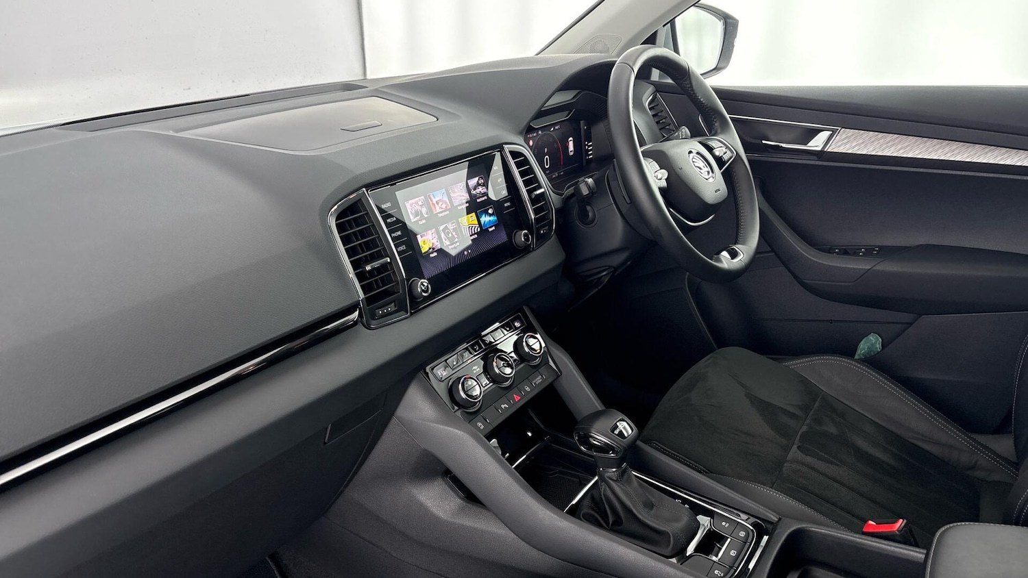 Used Skoda Karoq 2024 for sale - 77619212: Photo 2