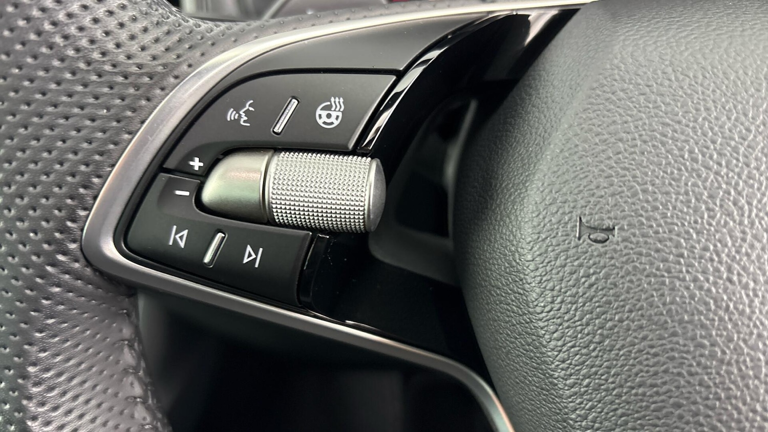 Used Skoda Karoq 2025 for sale - 77750123: Photo 14