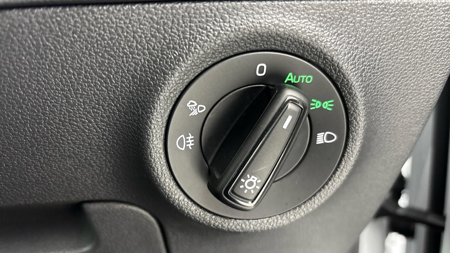 Used Skoda Karoq 2025 for sale - 77750123: Photo 25