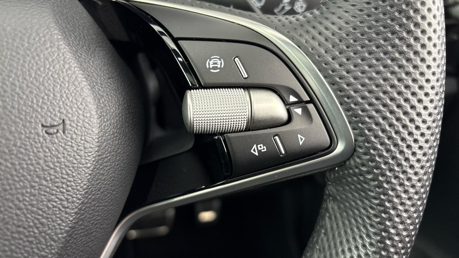 Used Skoda Karoq 2025 for sale - 77750123: Photo 8