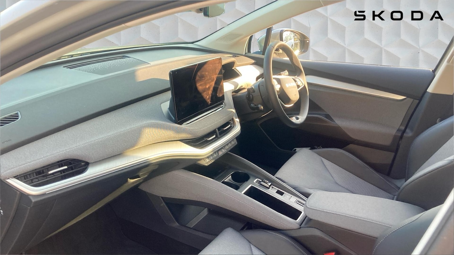 Used Skoda Enyaq 2025 for sale - 77602414: Photo 2