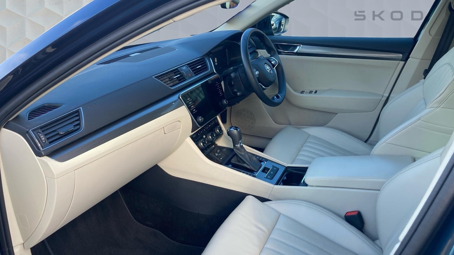 Used Skoda Superb 2023 for sale - 77653222: Photo 2