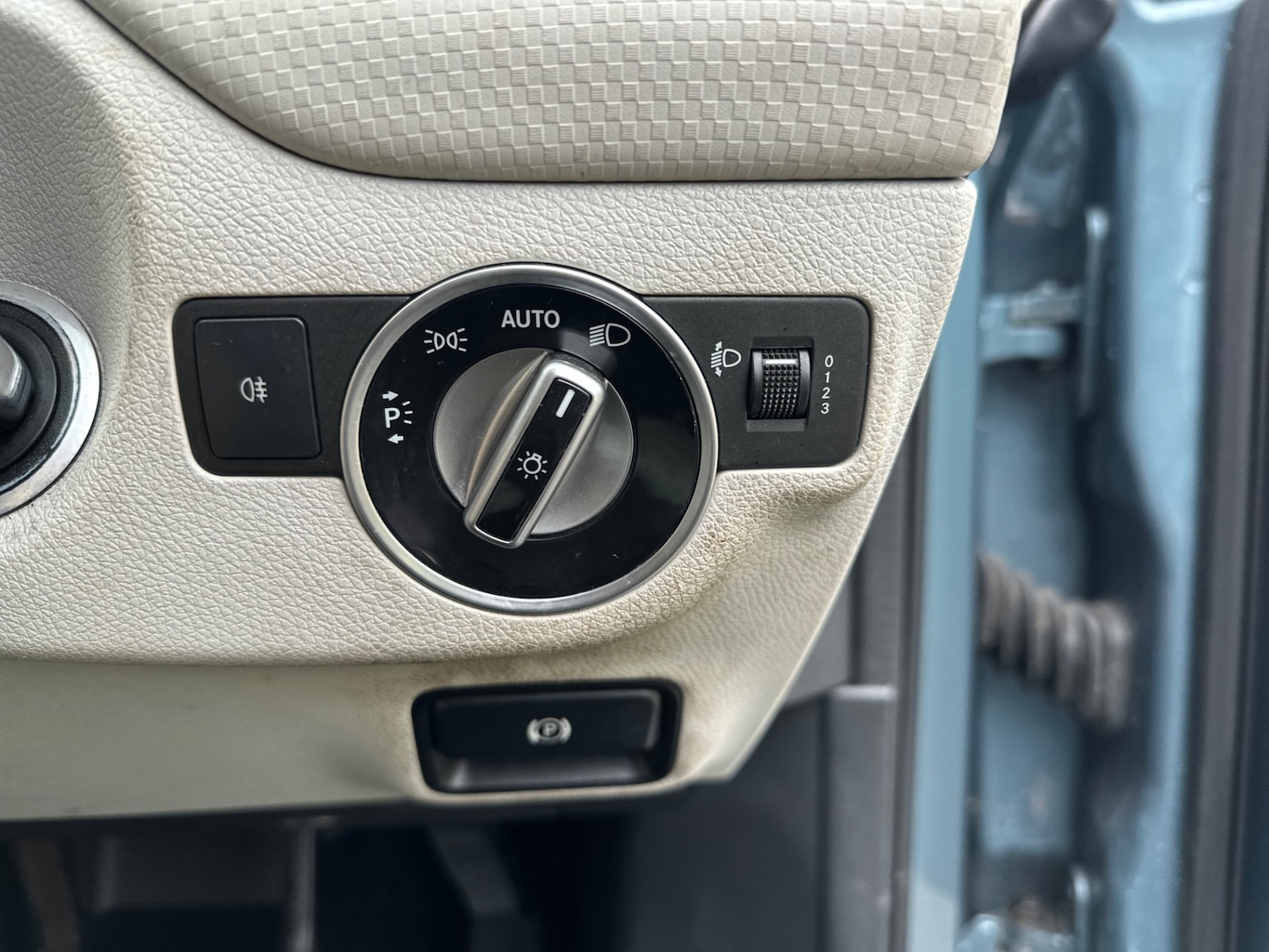 Used Mercedes-Benz A-Class 2013 for sale - 77595619: Photo 15