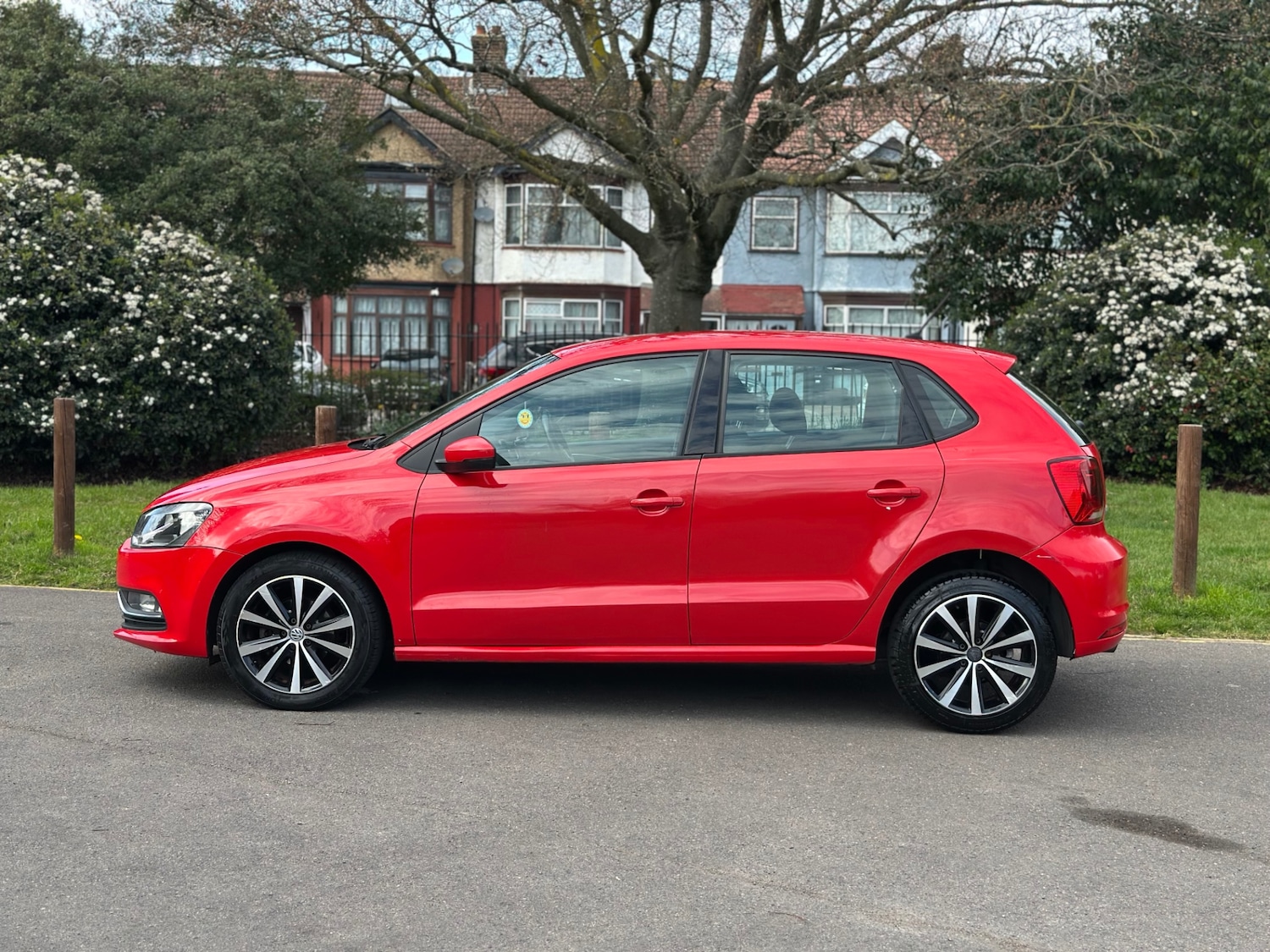 Used Volkswagen Polo 2015 for sale - 78092955: Photo 2