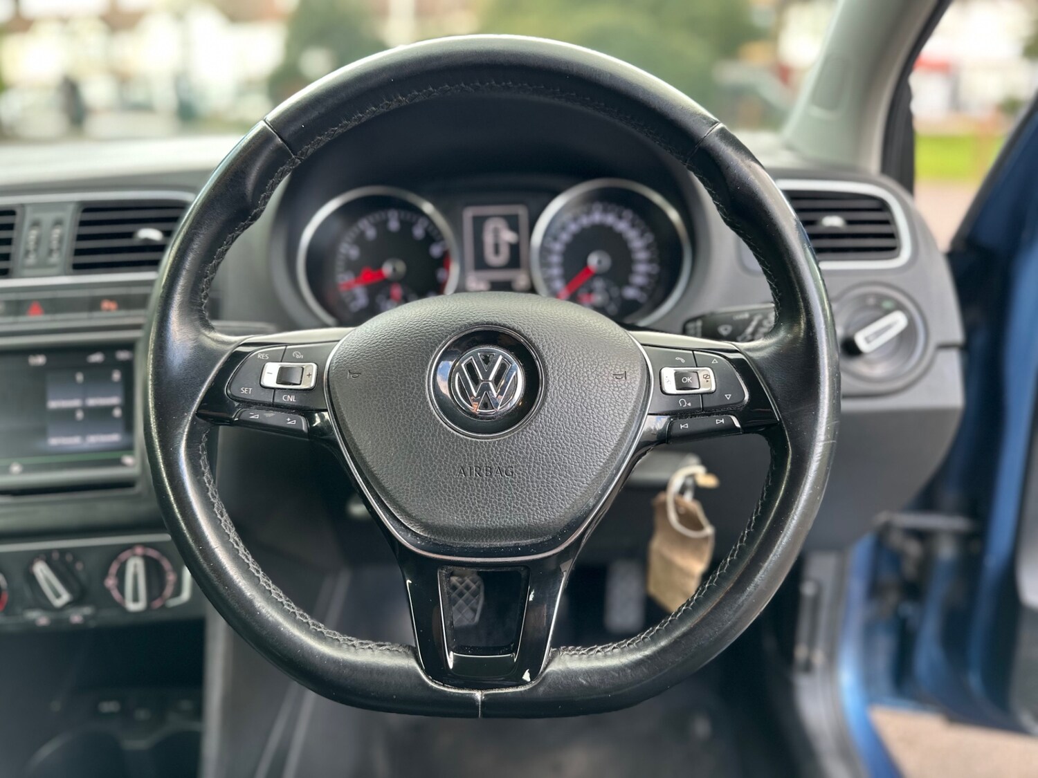Used Volkswagen Polo 2015 for sale - 77354955: Photo 10