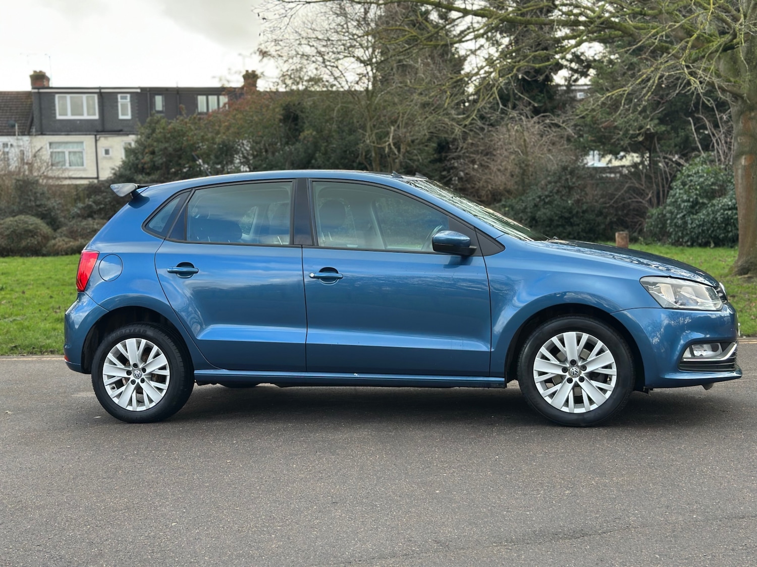 Used Volkswagen Polo 2015 for sale - 77354955: Photo 2