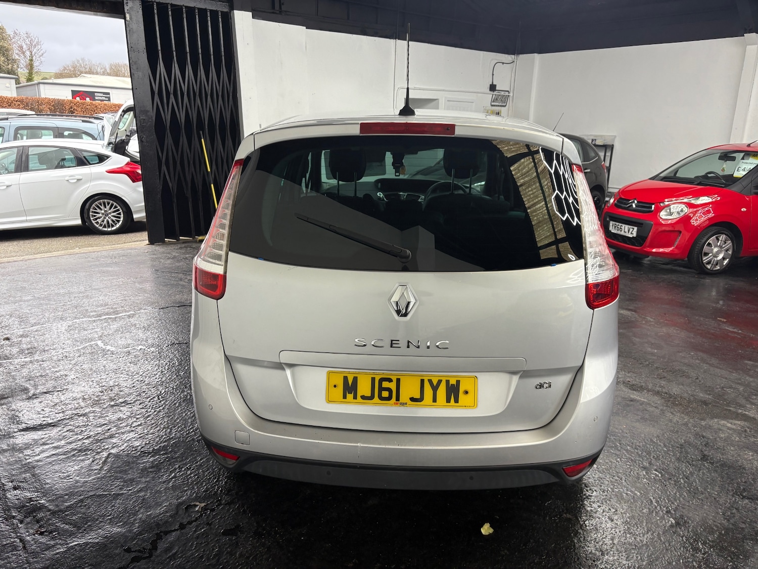 Used Renault Grand Scenic 2011 for sale - 77298730: Photo 4