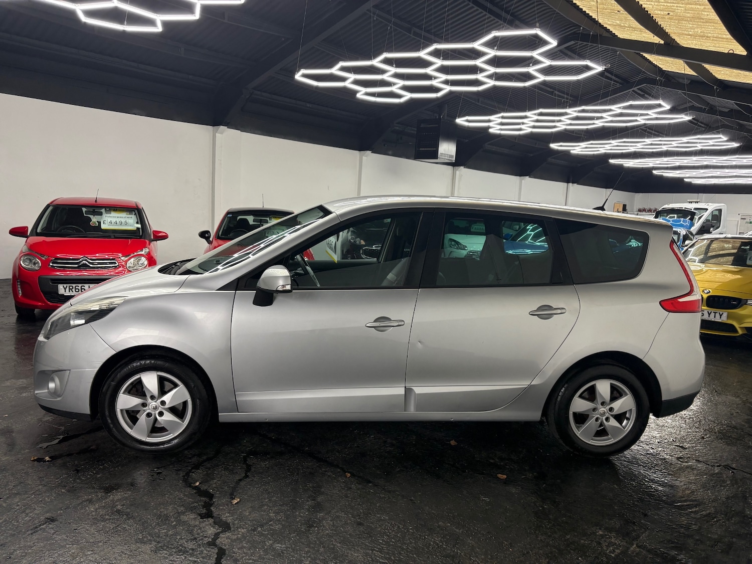 Used Renault Grand Scenic 2011 for sale - 77298730: Photo 5