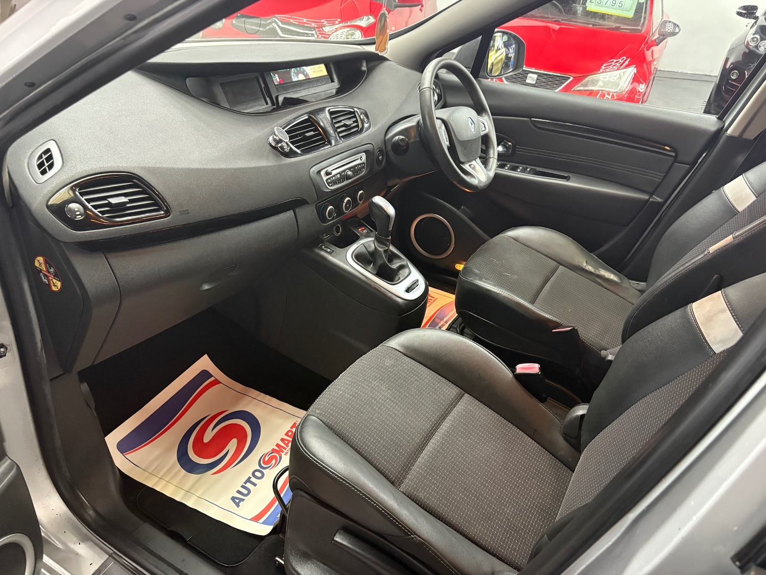 Used Renault Grand Scenic 2011 for sale - 77298730: Photo 9