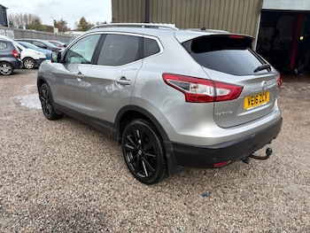 Used Nissan Qashqai 2016 for sale - 76477370: Photo