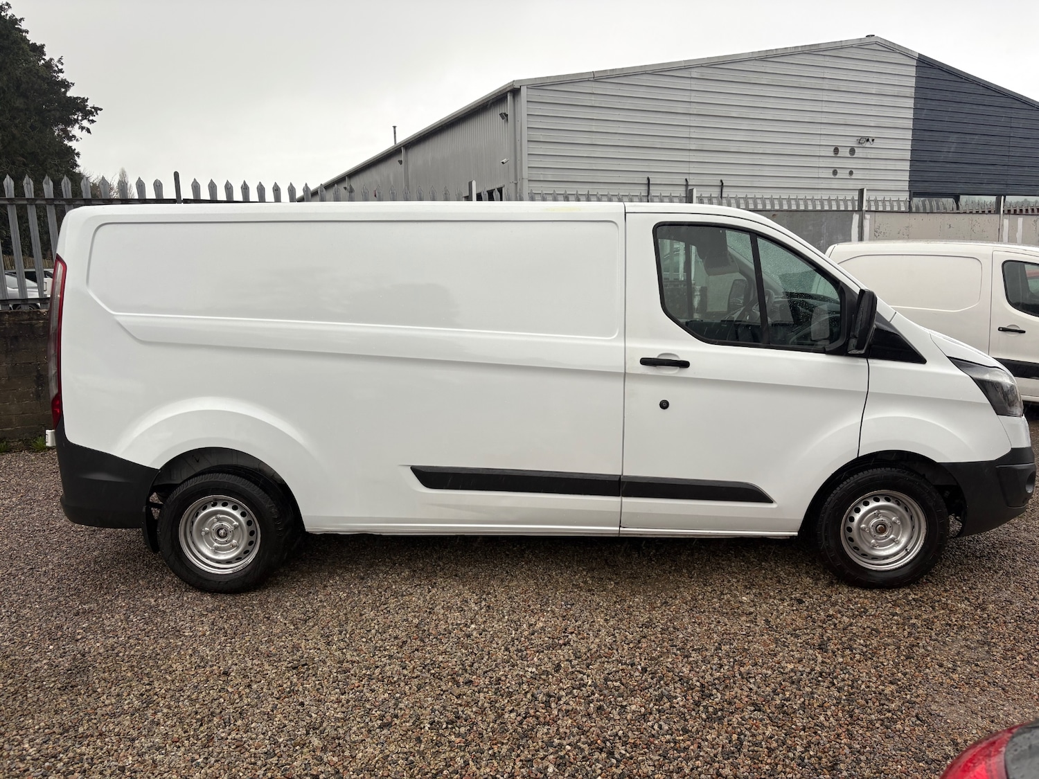 Used Ford Transit Custom 2016 for sale - 76736523: Photo 2