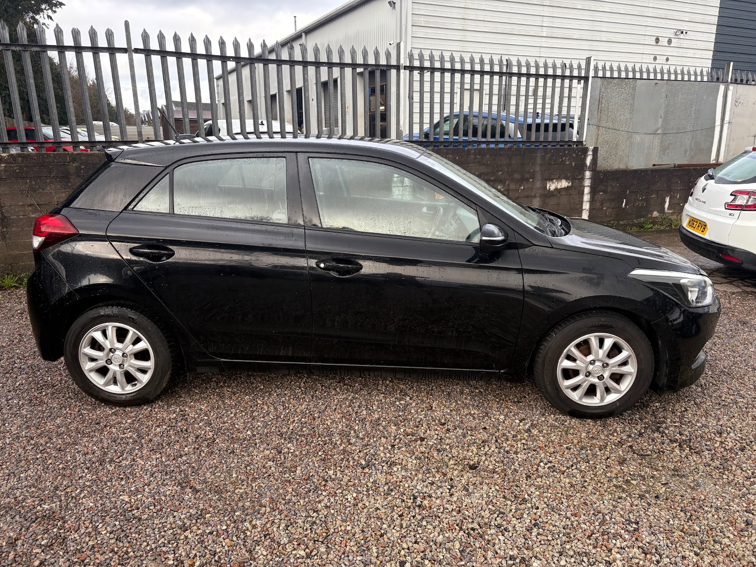 Used Hyundai i20 2017 for sale - 76776508: Photo 2