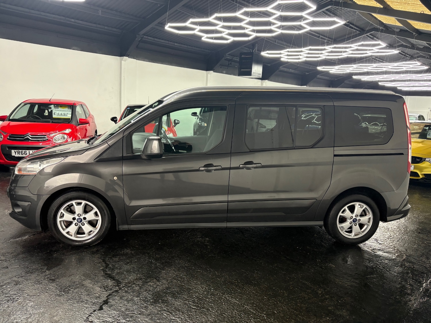 Used Ford Grand Tourneo Connect 2014 for sale - 77210665: Photo 2