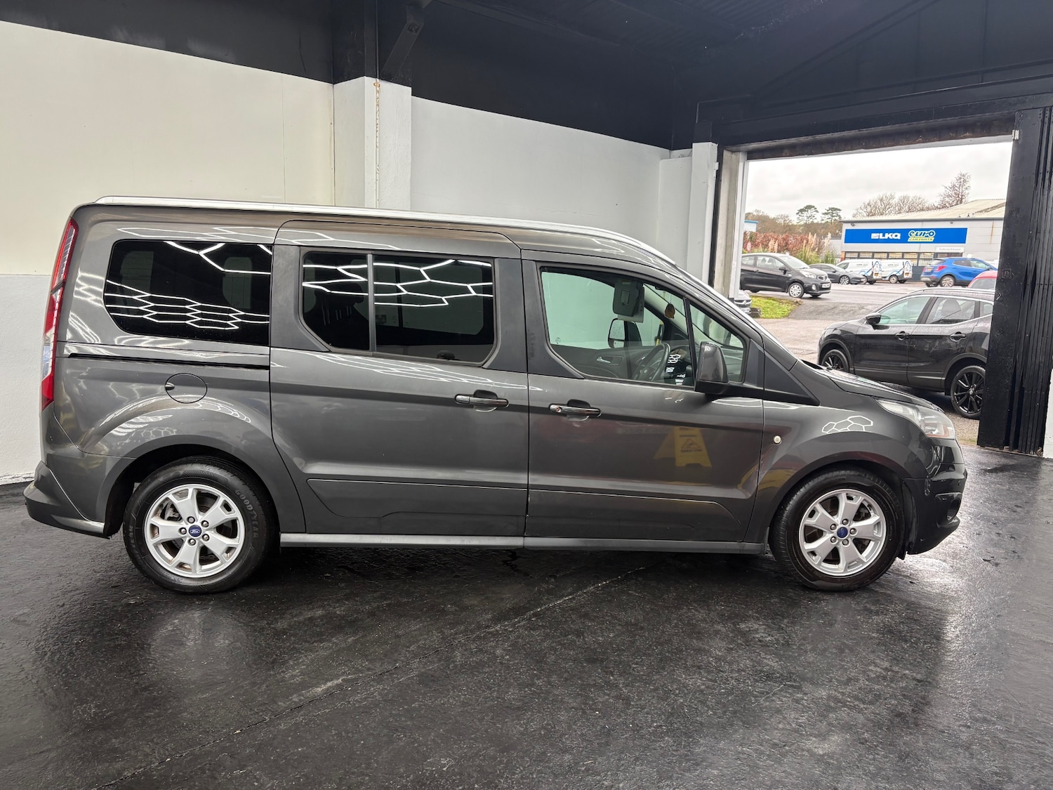 Used Ford Grand Tourneo Connect 2014 for sale - 77210665: Photo 5