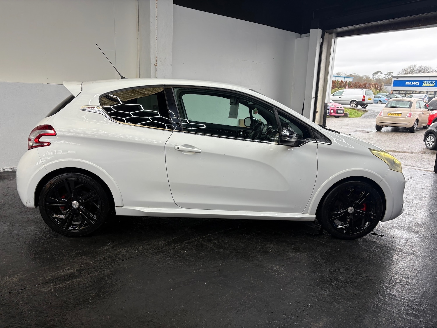 Used Peugeot 208 2013 for sale - 77591471: Photo 6