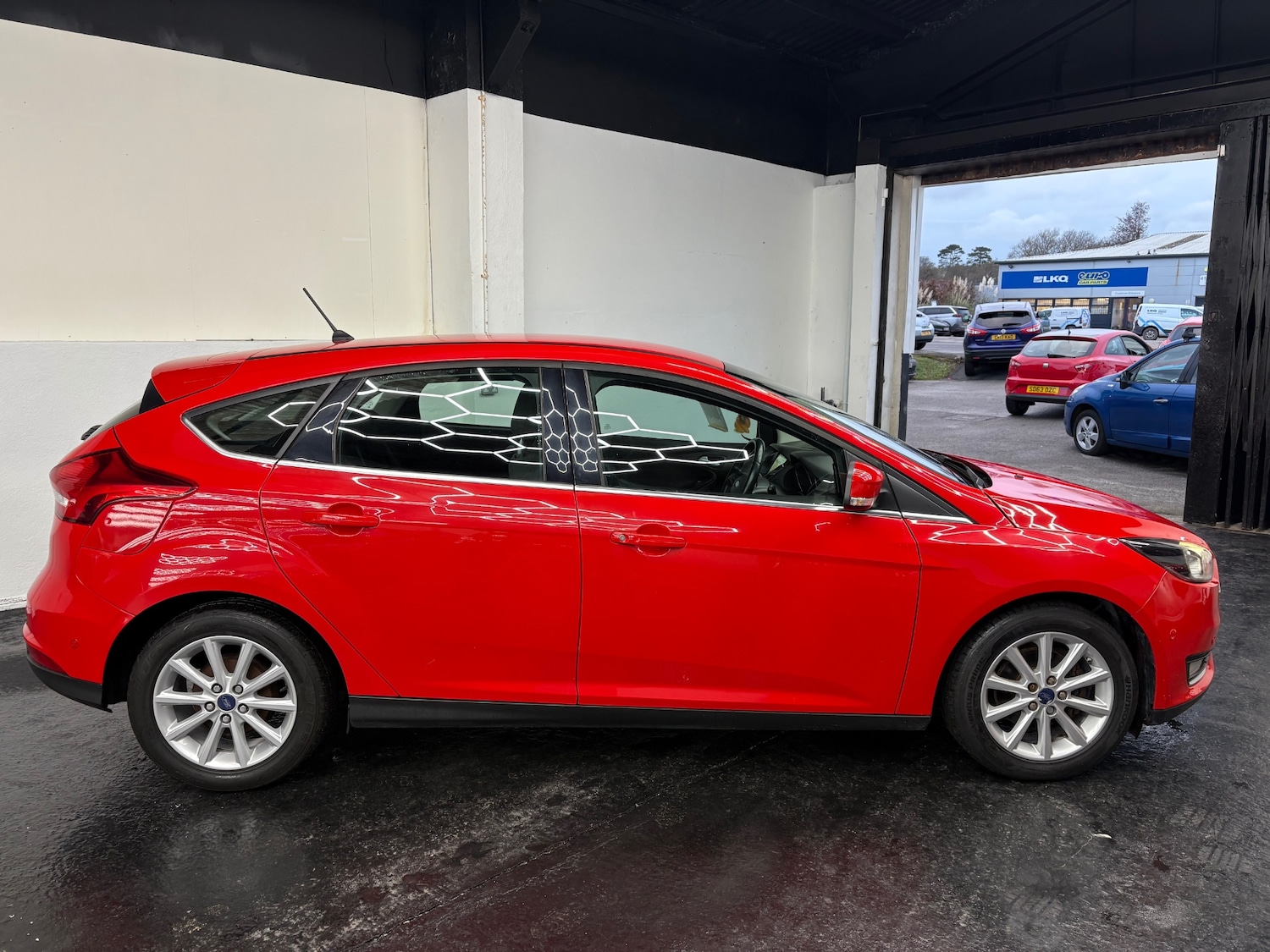 Used Ford Focus 2017 for sale - 77124252: Photo 4