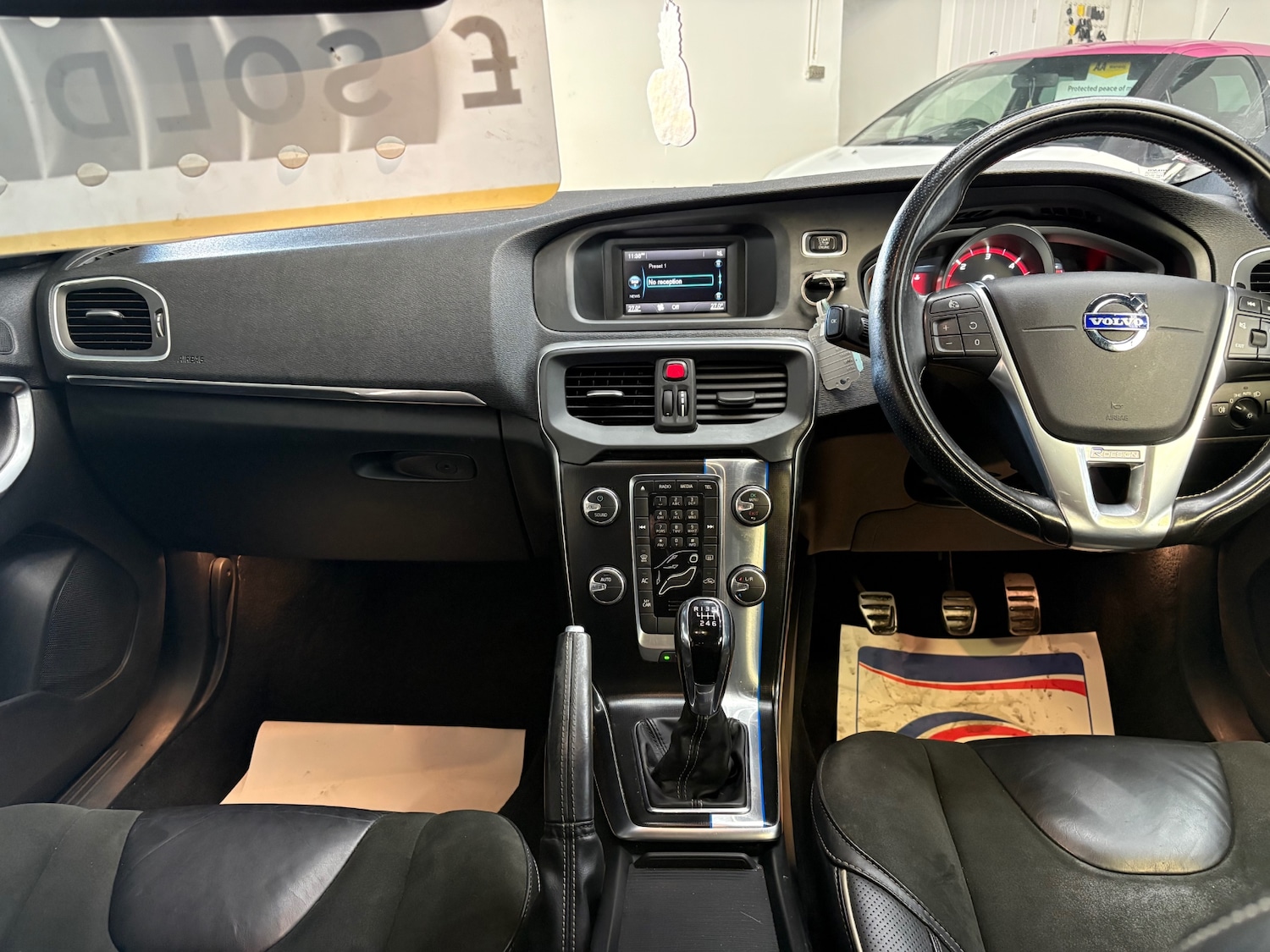 Used Volvo V40 2015 for sale - 77086437: Photo 10