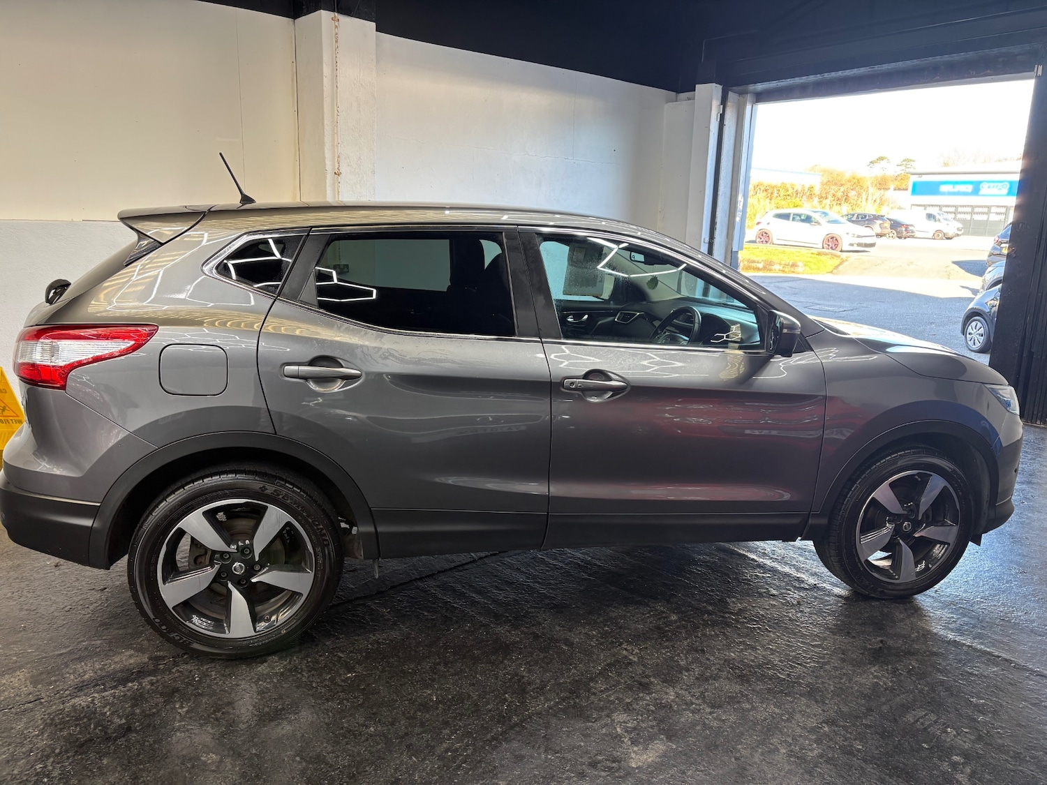 Used Nissan Qashqai 2015 for sale - 77555363: Photo 8