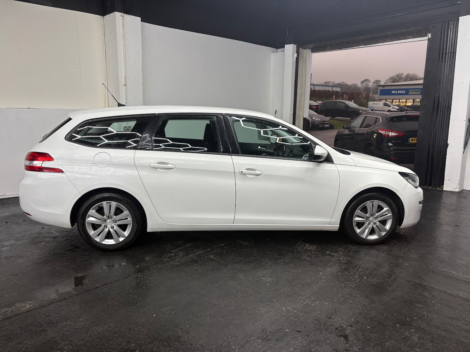 Used Peugeot 308 2015 for sale - 77206851: Photo 6