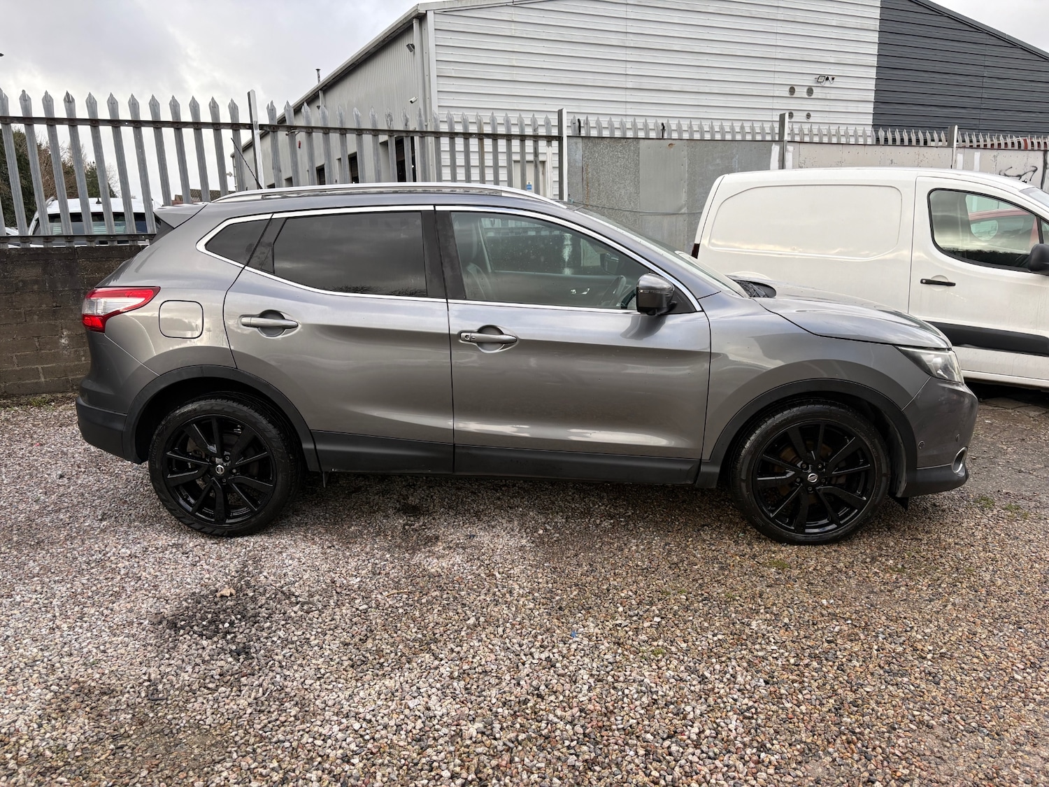 Used Nissan Qashqai 2016 for sale - 76735764: Photo 2