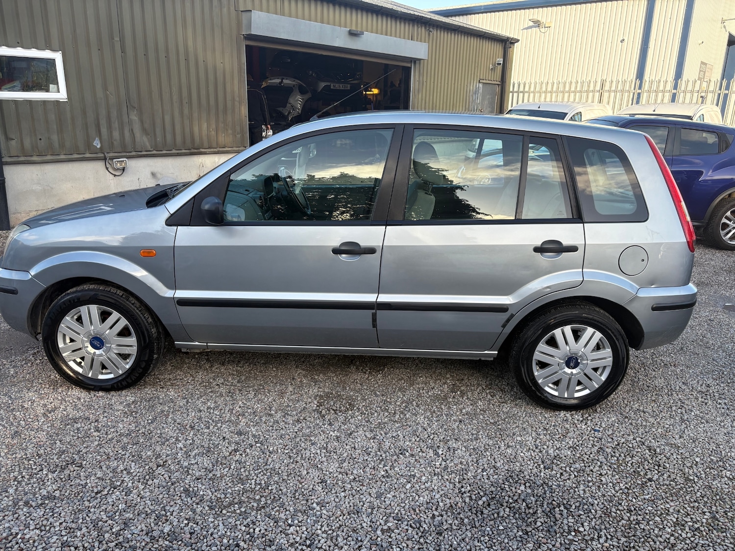Used Ford Fusion 2005 for sale - 76355371: Photo 8
