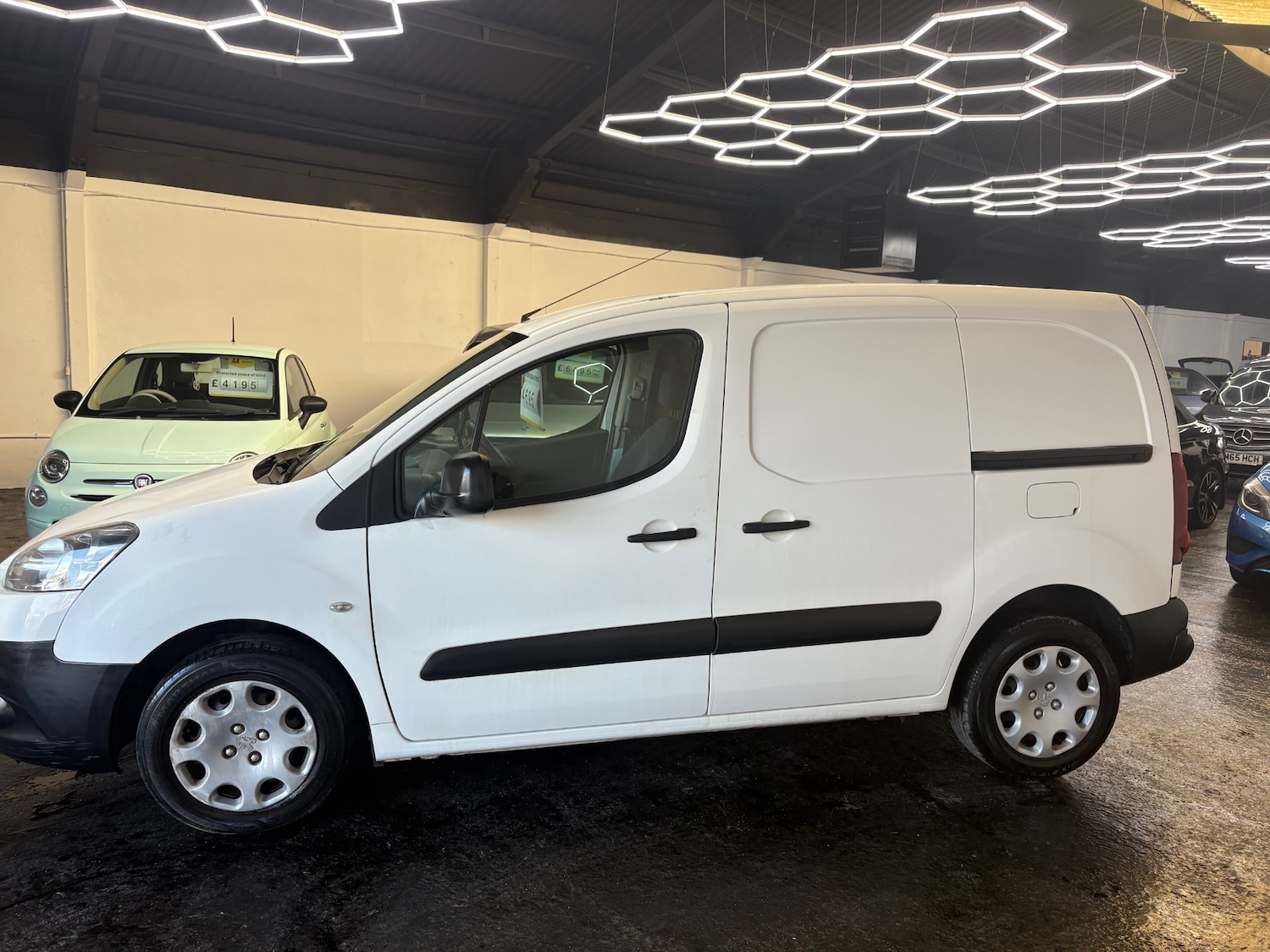 Used Peugeot Partner 2015 for sale - 77918303: Photo 2