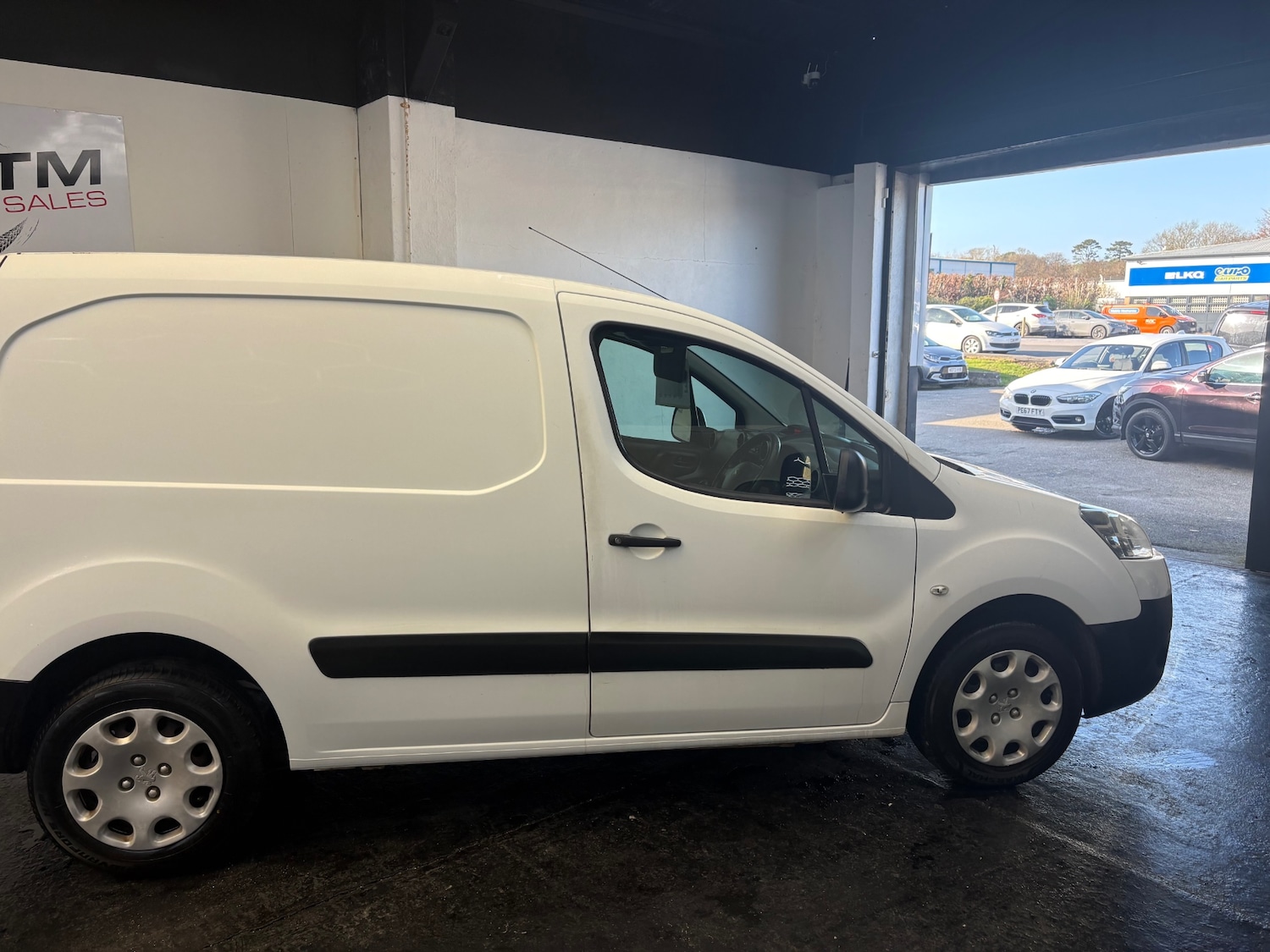 Used Peugeot Partner 2015 for sale - 77918303: Photo 6