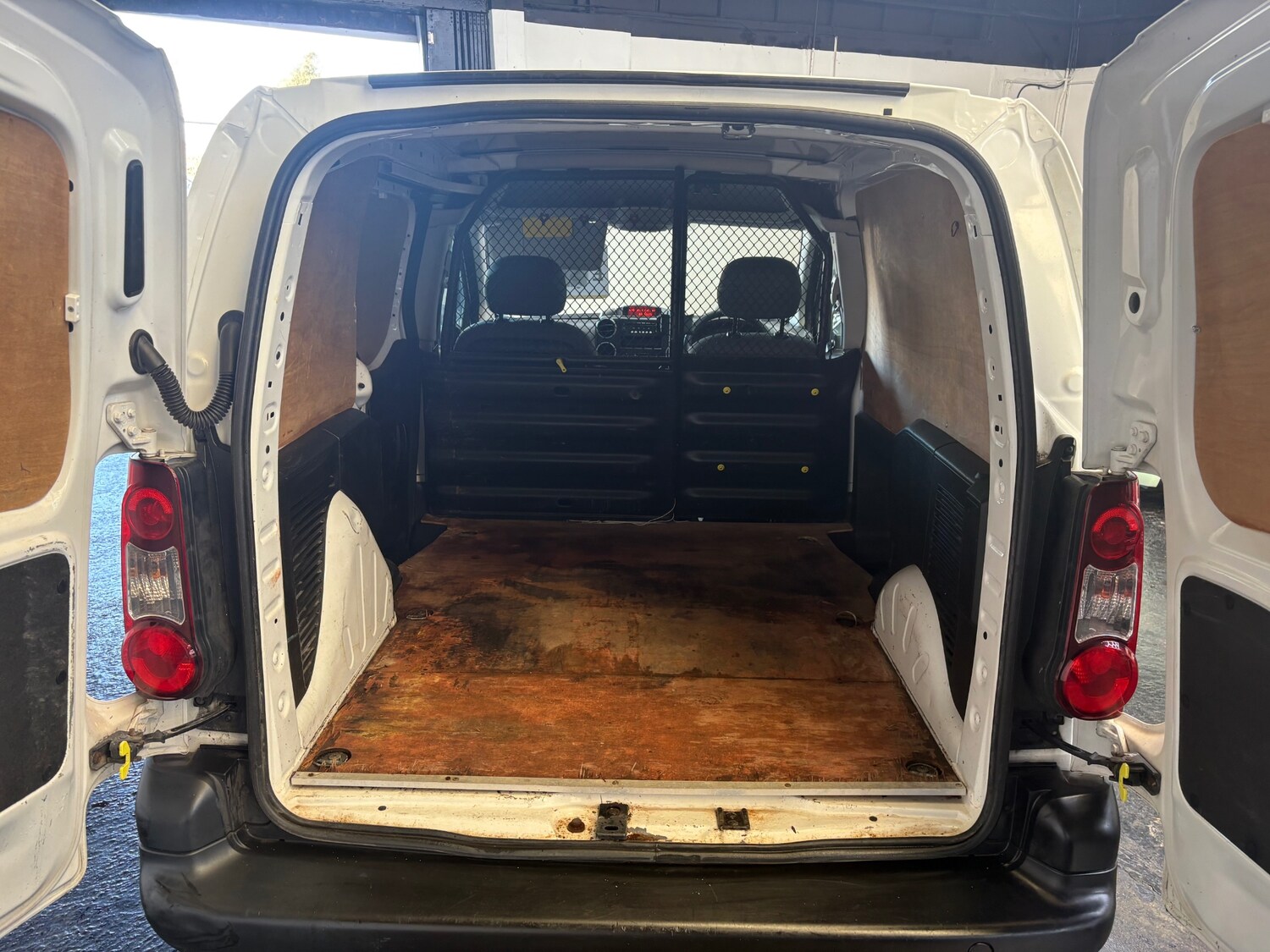 Used Peugeot Partner 2015 for sale - 77918303: Photo 8