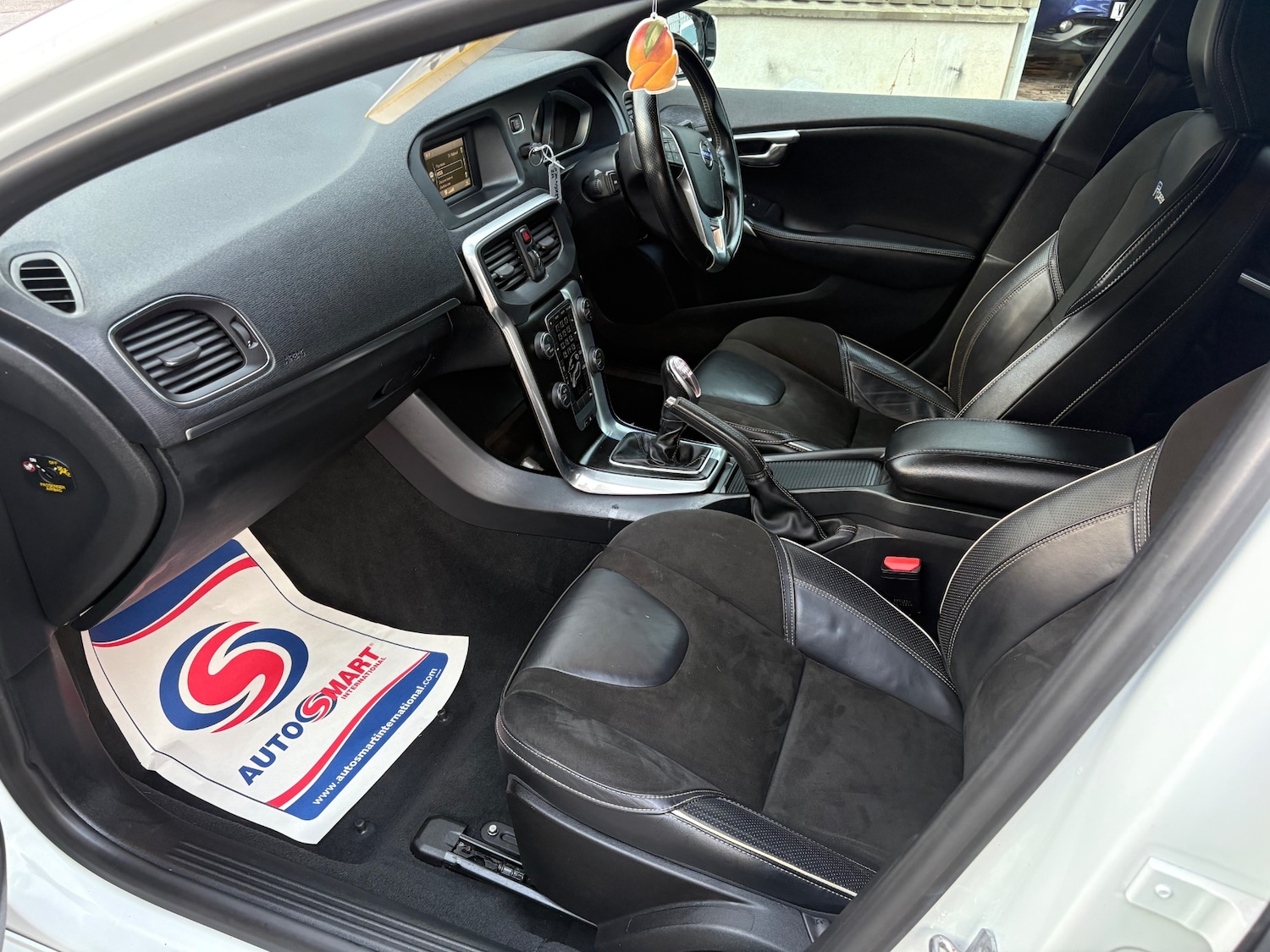 Used Volvo V40 2014 for sale - 76384662: Photo 6