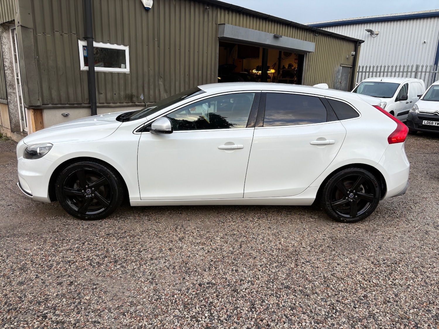 Used Volvo V40 2014 for sale - 76384662: Photo 8