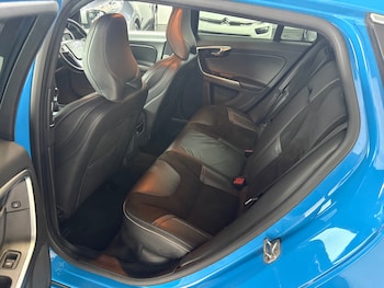 Used Volvo V60 2015 for sale - 78961736: Photo