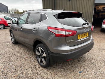 Used Nissan Qashqai 2016 for sale - 76577533: Photo