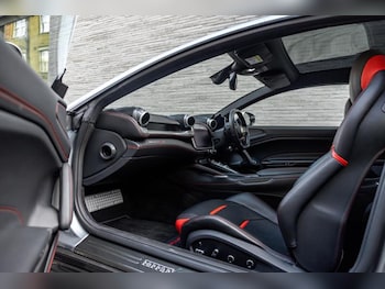 Used Ferrari GTC4Lusso 2017 for sale - 77225814: Photo