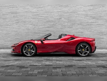 Used Ferrari SF90 Spider 2022 for sale - 79483577: Photo