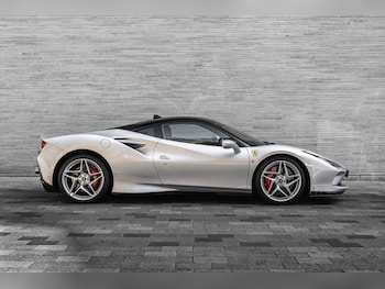 Used Ferrari F8 Tributo 2021 for sale - 79600682: Photo