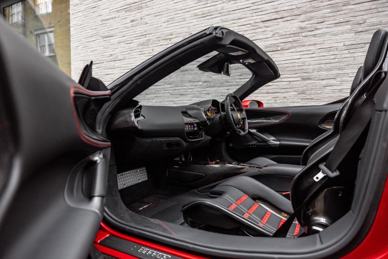 Used Ferrari SF90 Spider 2023 for sale - 77340313: Photo 8