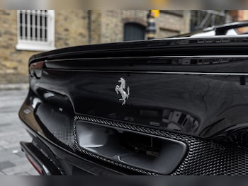 Used Ferrari 296 GTS 2024 for sale - 79302526: Photo