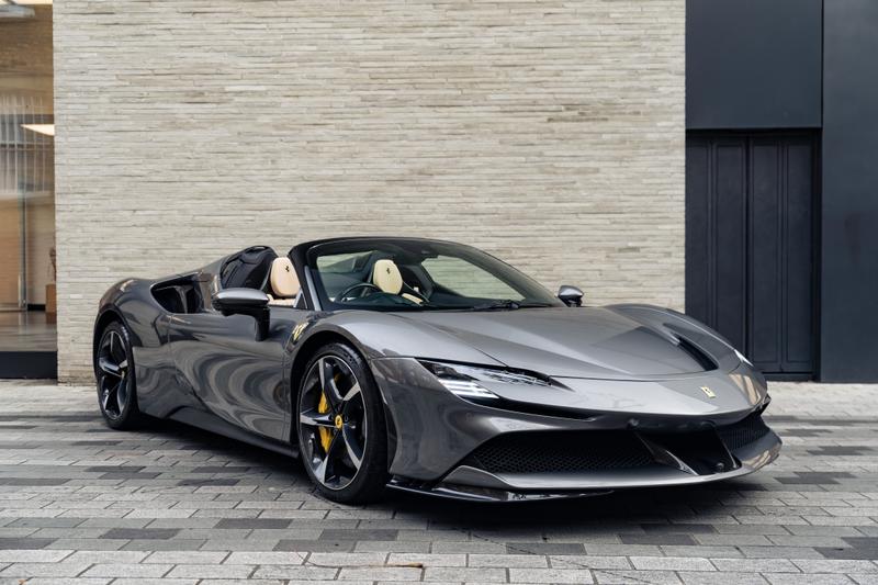 Used Ferrari SF90 Spider 2023 for sale - 76603449: Photo 1