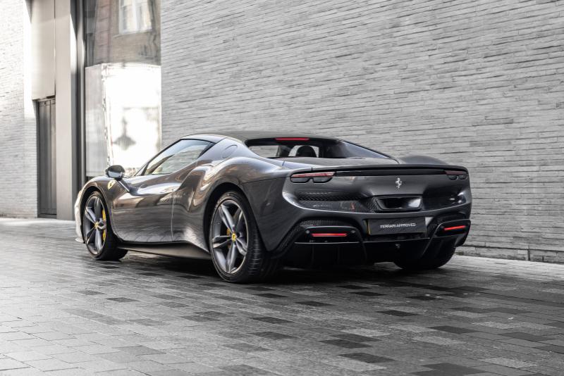 Used Ferrari 296 GTB 2023 for sale - 77450524: Photo 2