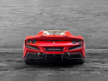 Used Ferrari F8 Spider 2021 for sale - 79564324: Photo