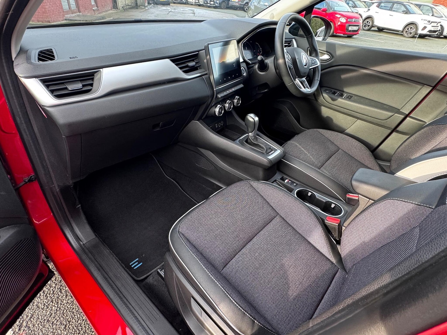 Used Renault Captur 2022 for sale - 77203185: Photo 2