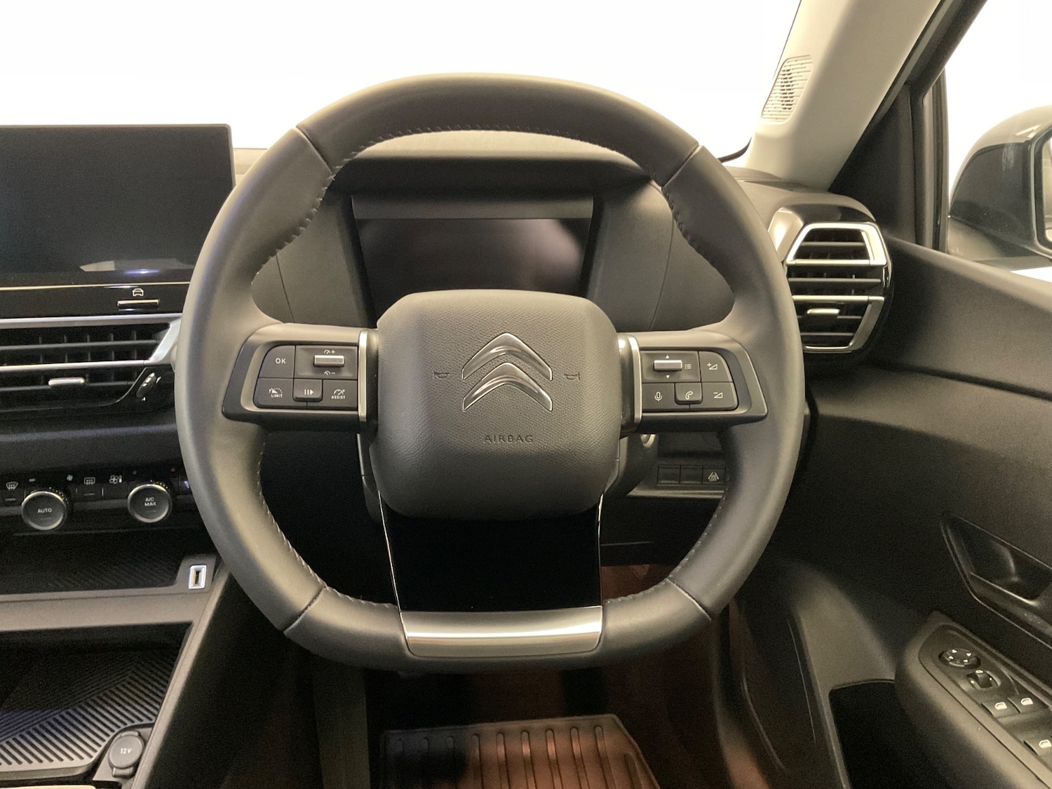 Used Citroen C4 2024 for sale - 76276307: Photo 3